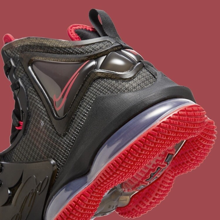 Lebron 19