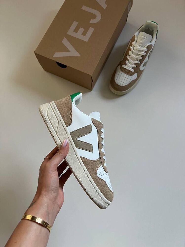 Veja Extra White Sahara Emeraude