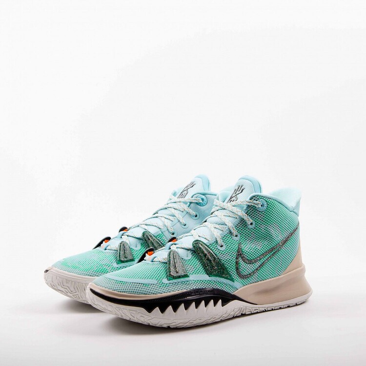 Kyrie 7 “COPA”