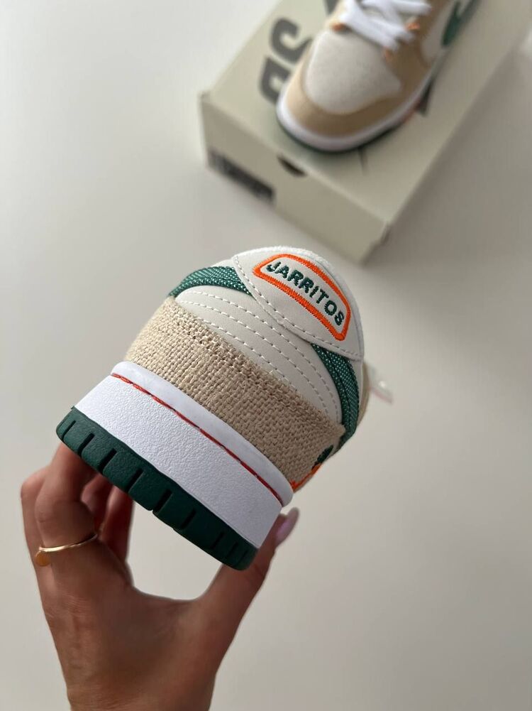 Nike
x Jarritos SB Dunk Low
