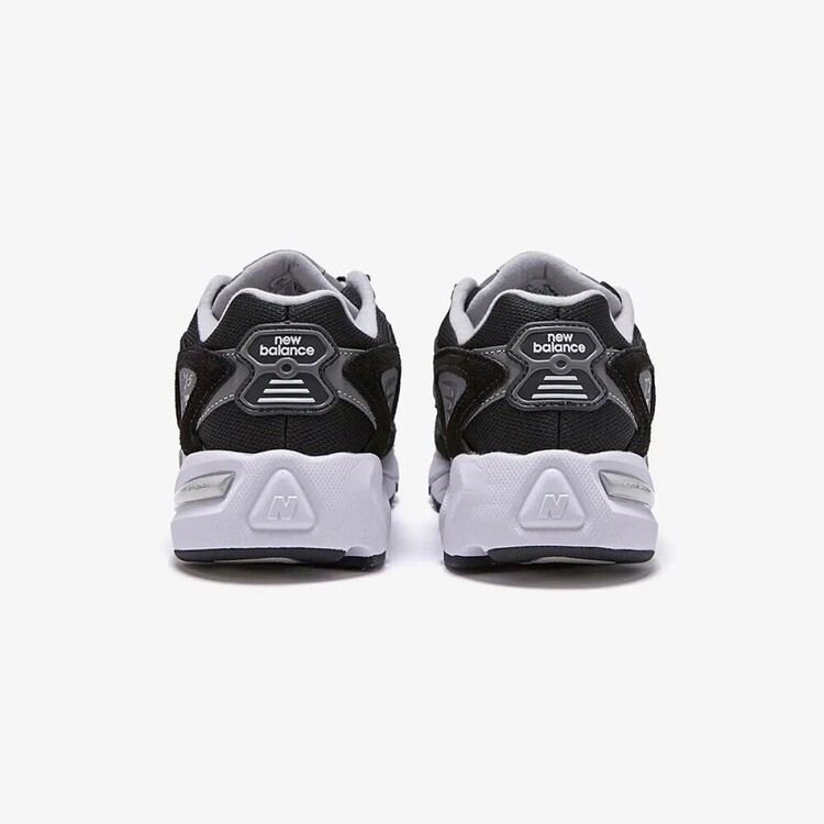 New Balance 725 Black White