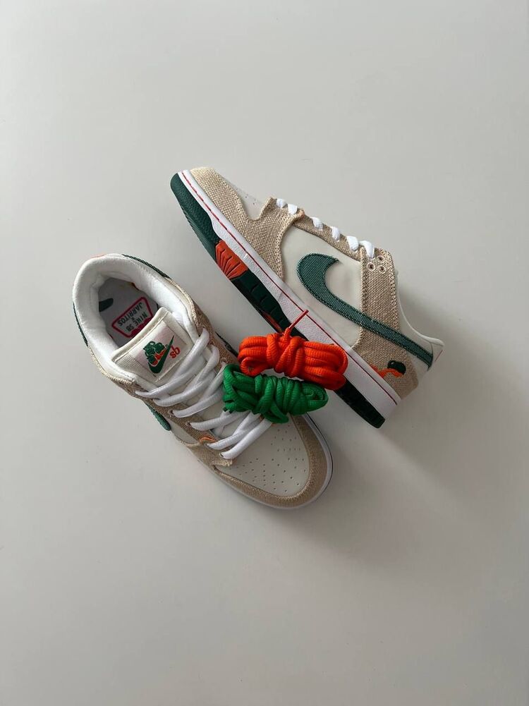 Nike
x Jarritos SB Dunk Low
