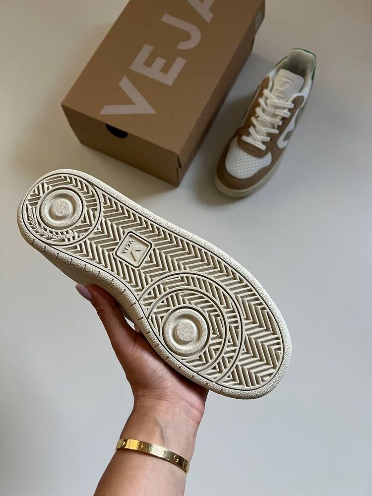 Veja Extra White Sahara Emeraude