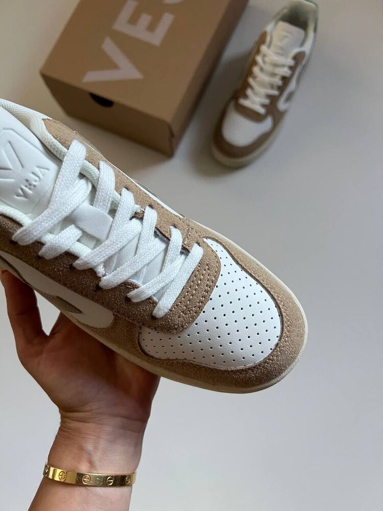 Veja Extra White Sahara Emeraude