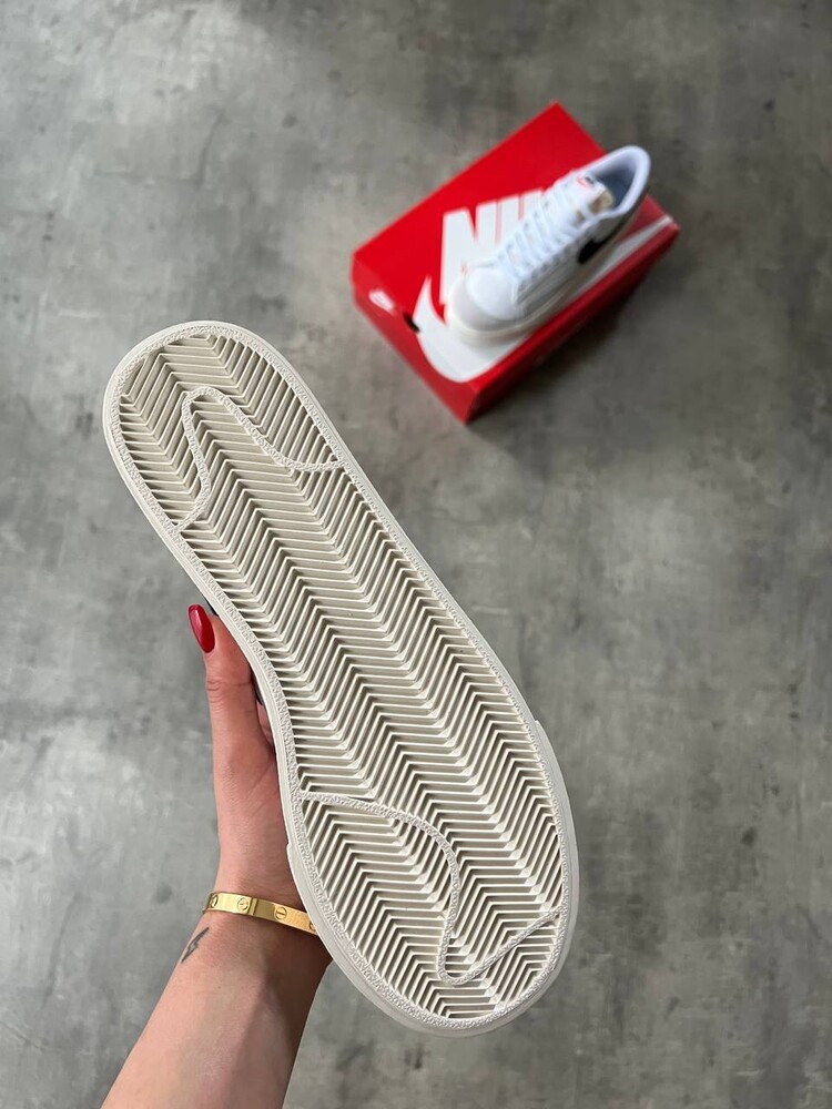 Blazer Low Platform White & Black
