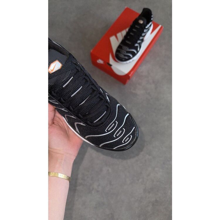 Air Max Plus Black Dark Grey Hyper Crimson