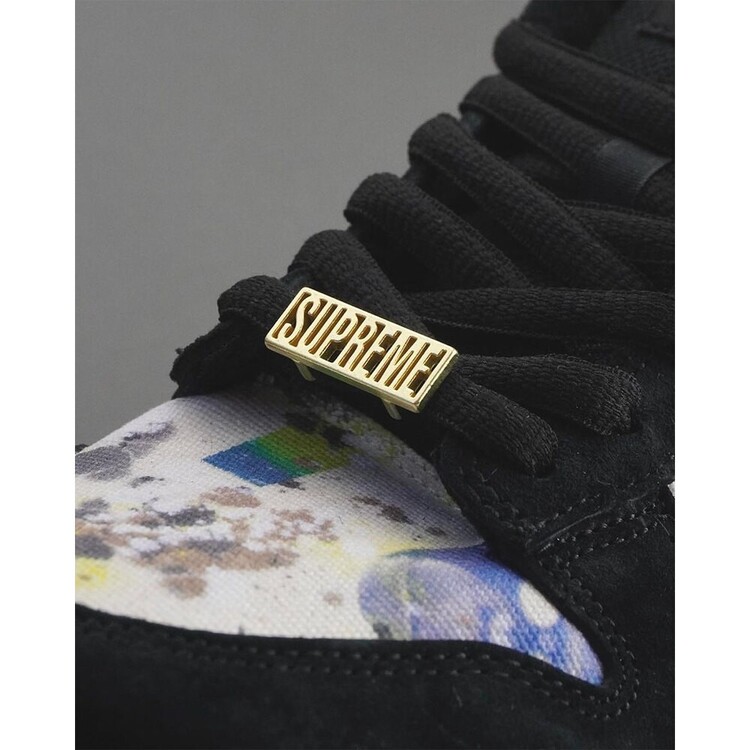 Supreme x Nike SB Dunk Low