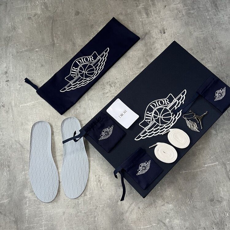 Air Jordan 1 x Dior (Full Box)
