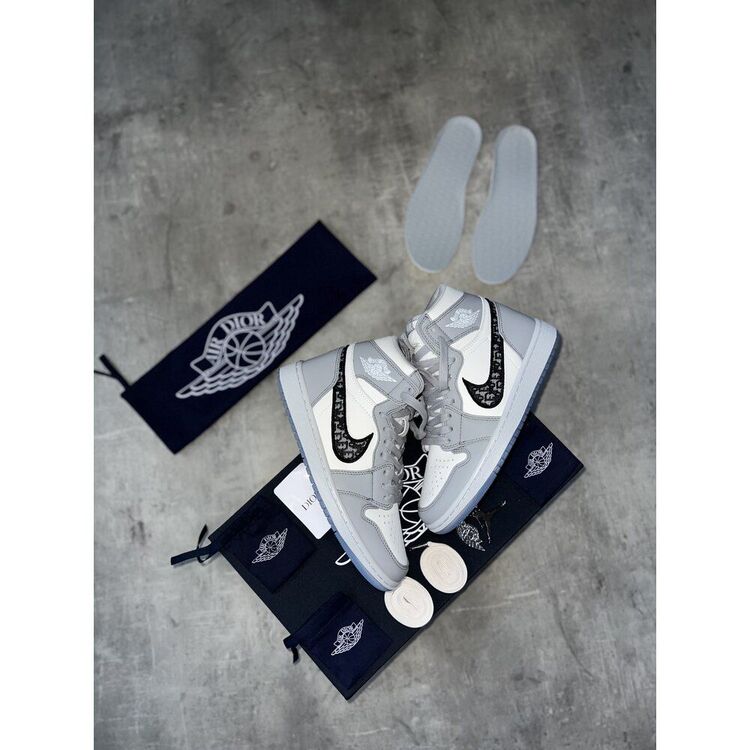 Air Jordan 1 x Dior (Full Box)