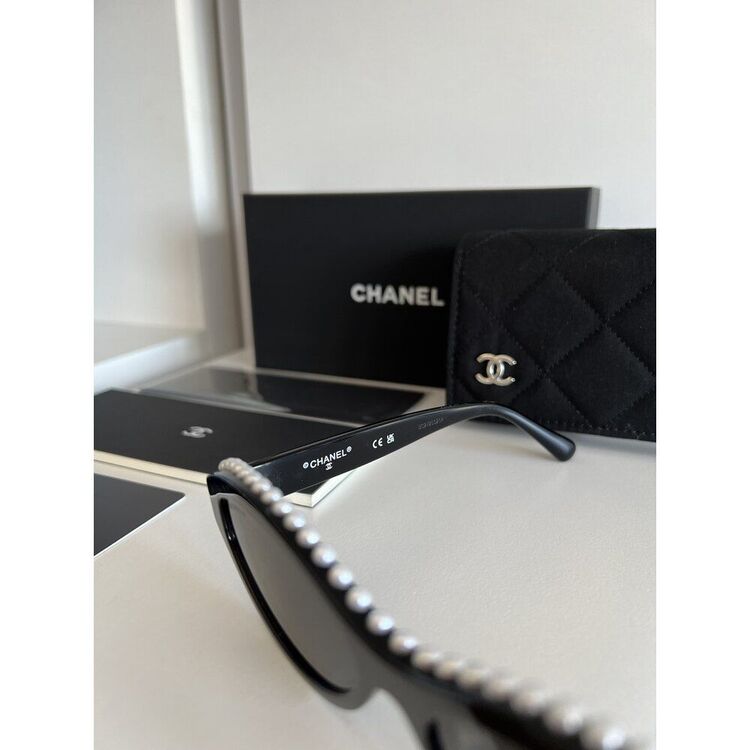 Chanel İnci Detaylı Siyah Gözlük