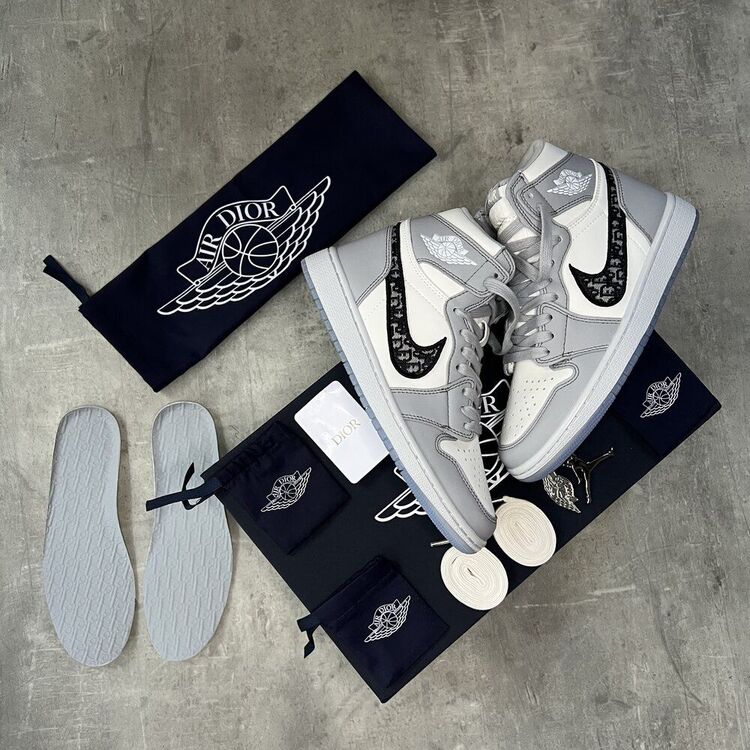 Air Jordan 1 x Dior (Full Box)