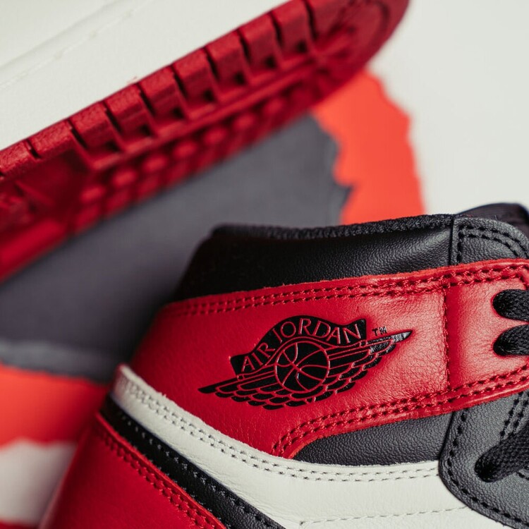 Nike Air Jordan 1 Retro High Bred Toe