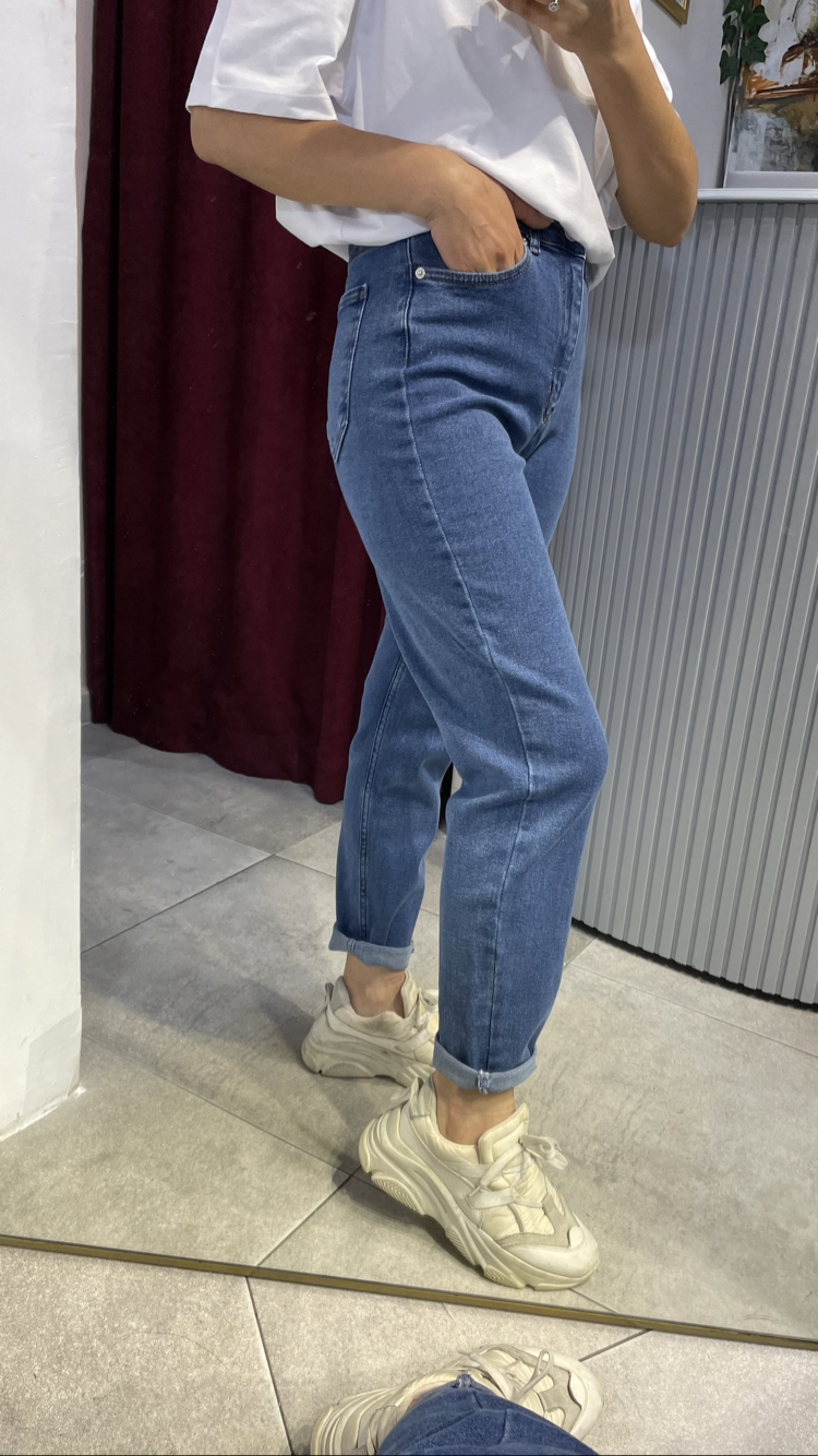 Likralı mavi boyfriend jean 