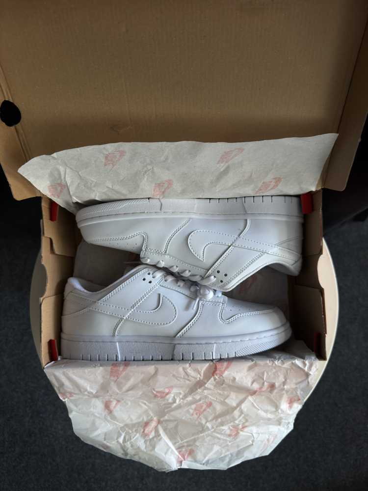 NIKE DUNK LOW TRIPLE WHITE