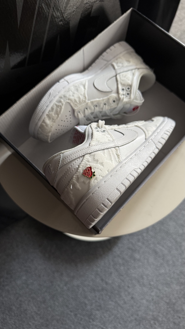 Nike Dunk Low “You Deserve Flowers” 
