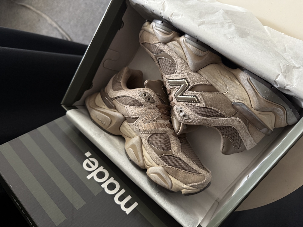 New Balance 9060 Mushroom