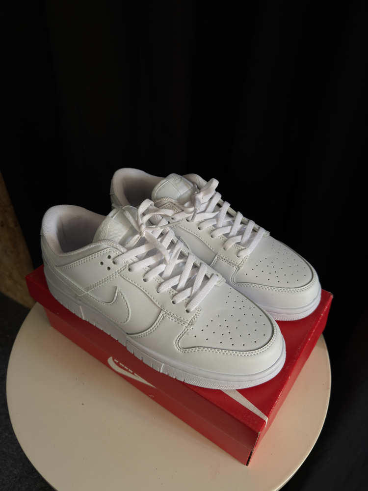 NIKE DUNK LOW TRIPLE WHITE