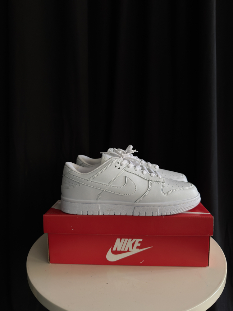 NIKE DUNK LOW TRIPLE WHITE