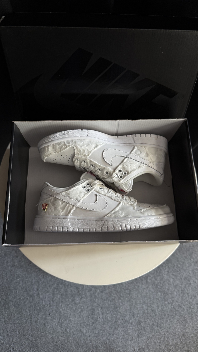 Nike Dunk Low “You Deserve Flowers” 