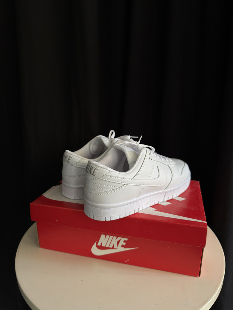 NIKE DUNK LOW TRIPLE WHITE