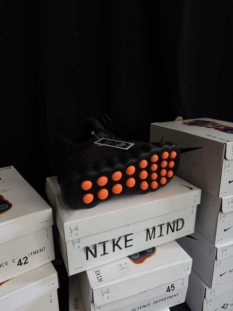 Nike Mind 002 “Black/Hyper Crimson” 