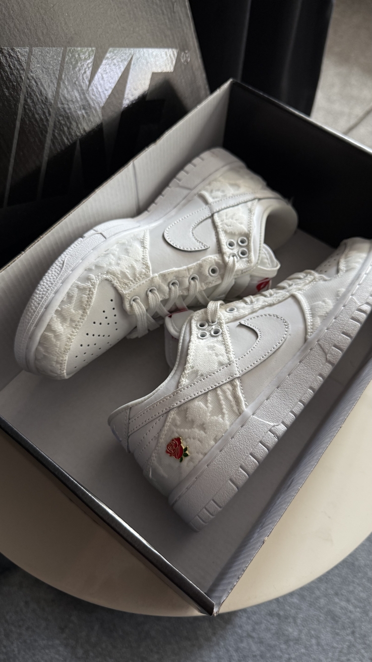 Nike Dunk Low “You Deserve Flowers” 