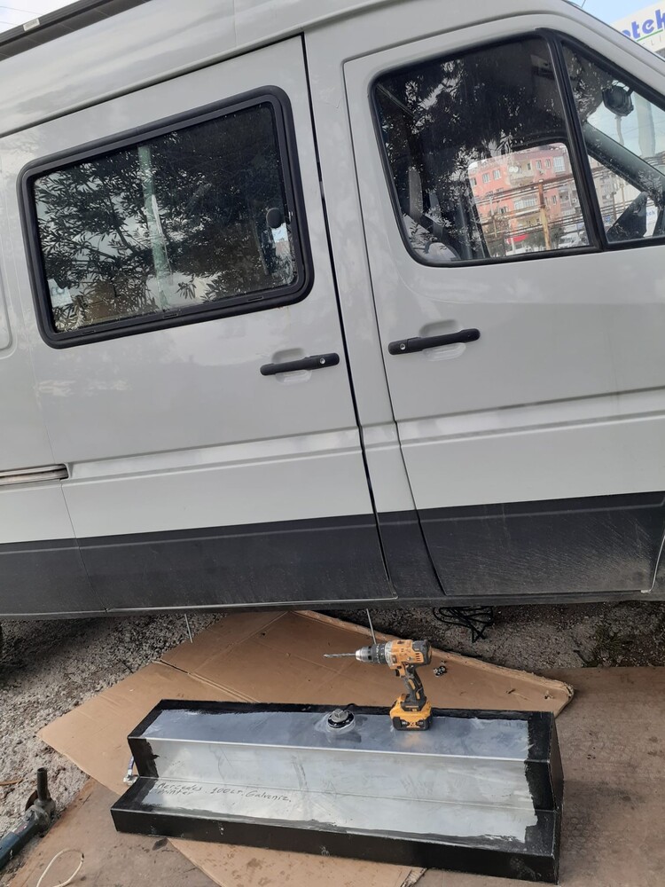 sprinter.volt.lt 35 orta surgulu kapi basamak alti atik su tanki 100 litre