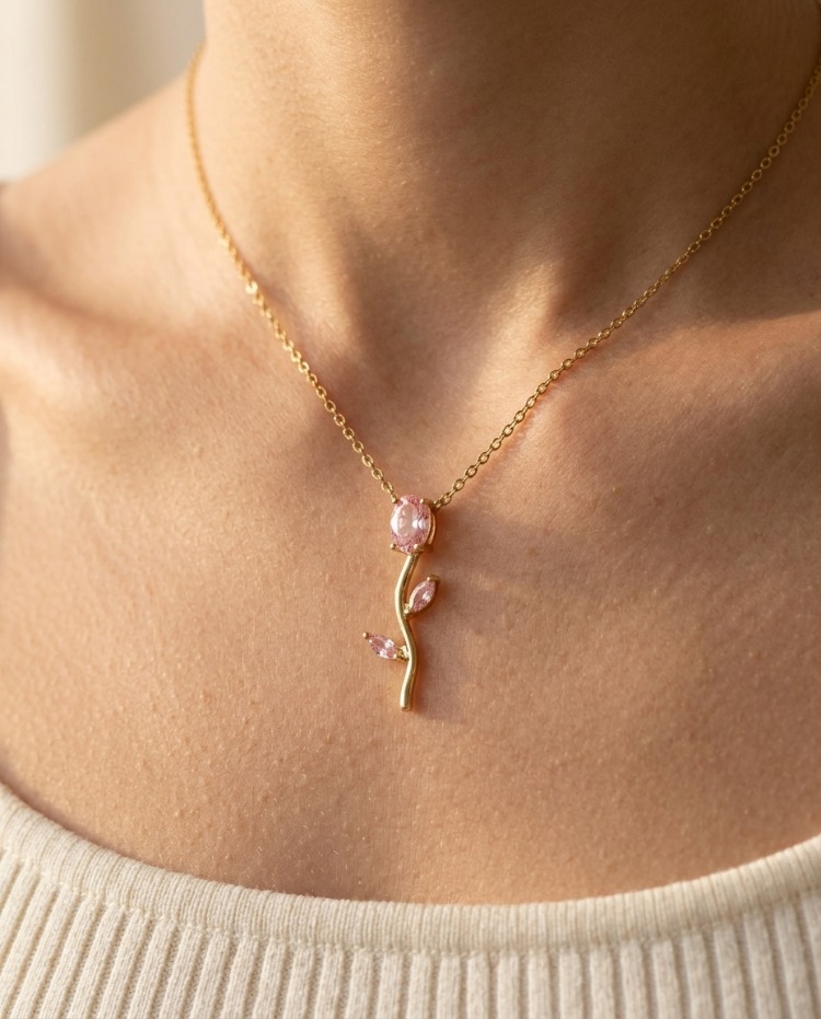 Lale Taş İşlemeli Kolye