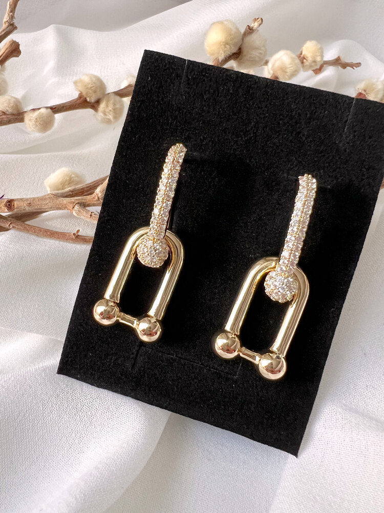 Gold Tiffany zirkon taşlı küpe.