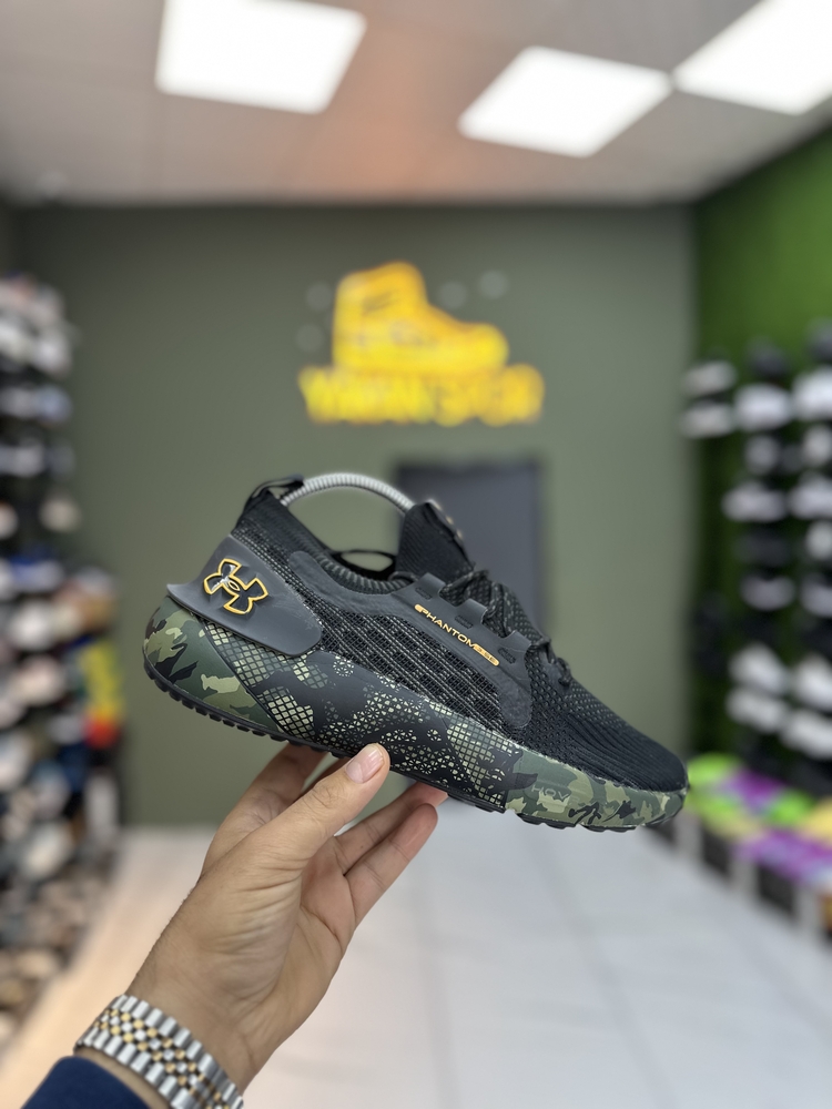 UNDER ARMOUR