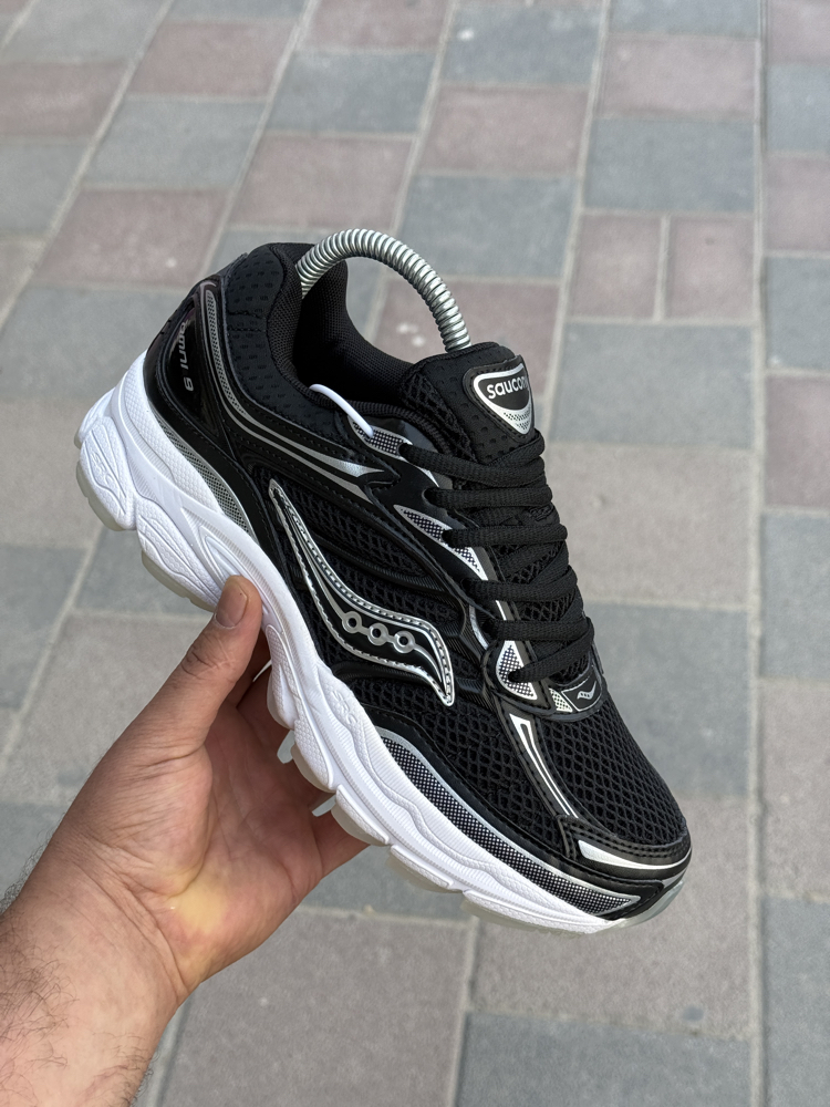 SAUCONY