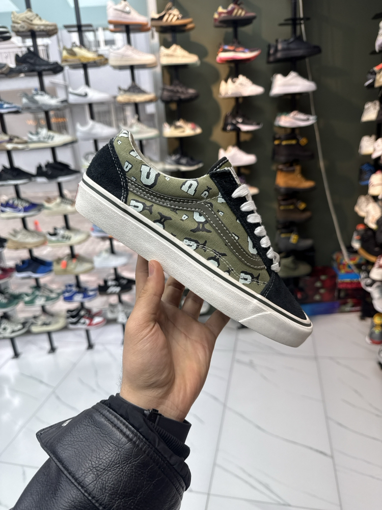 VANS 