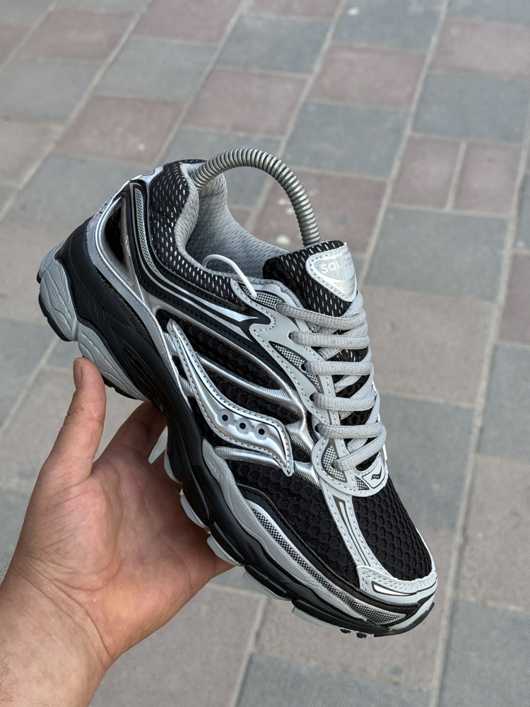 SAUCONY