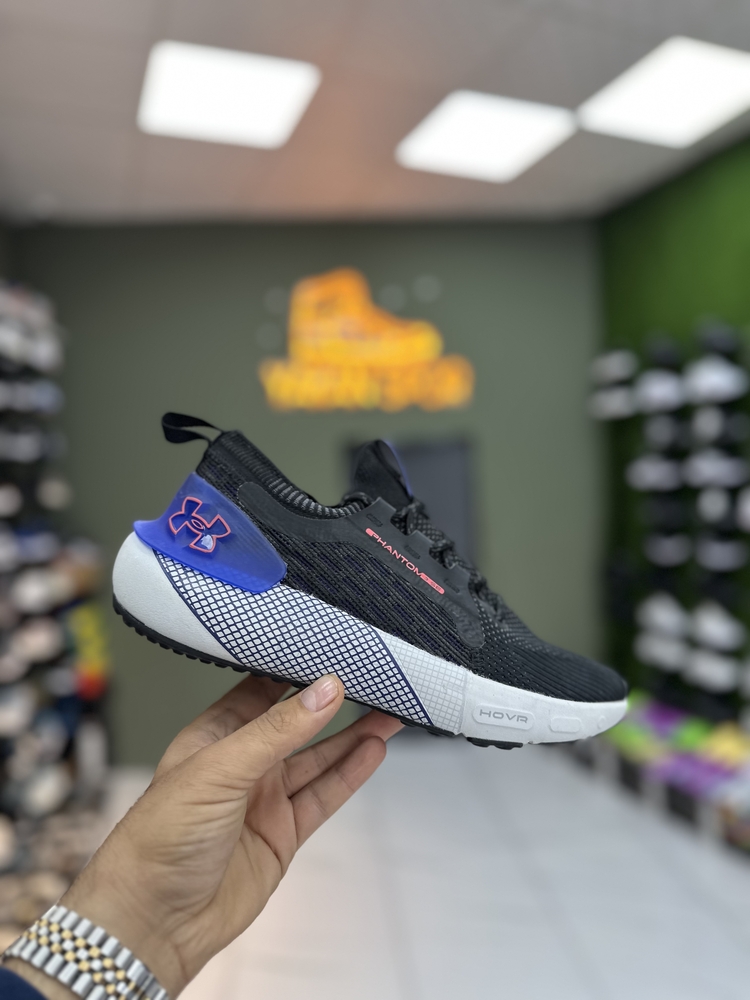 UNDER ARMOUR