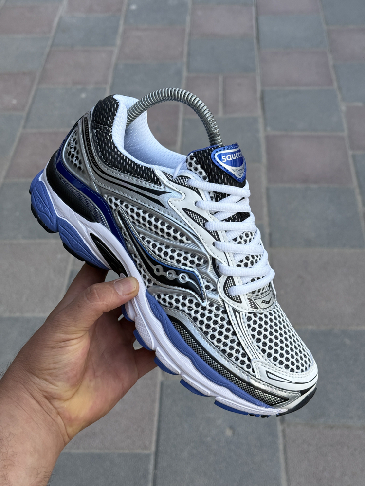 SAUCONY