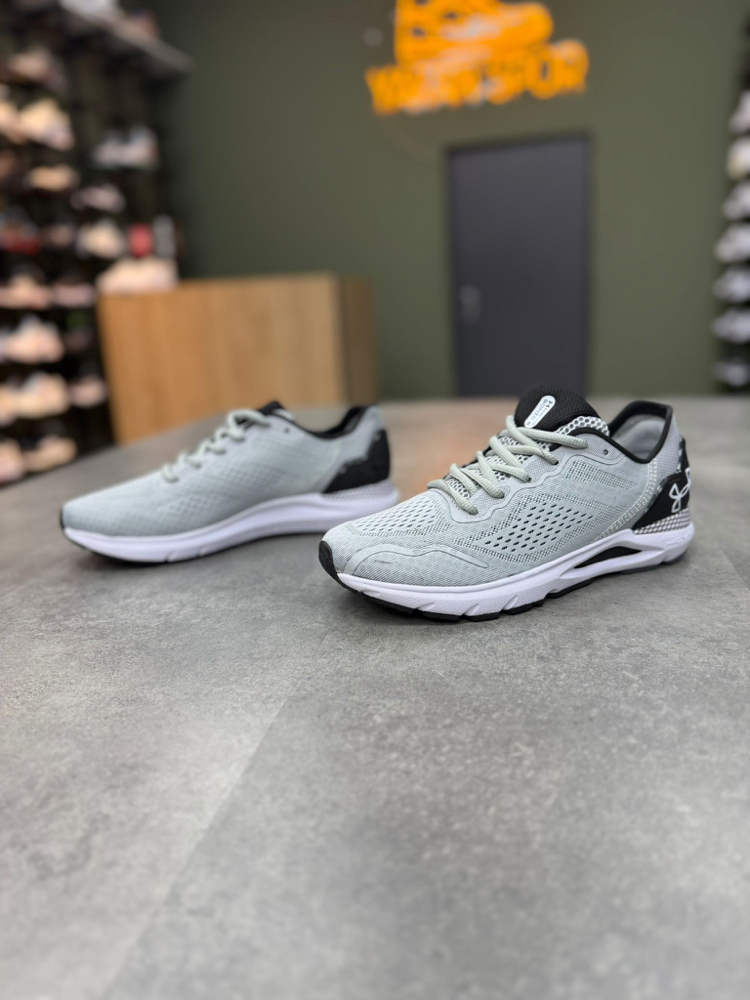 UNDER ARMOUR