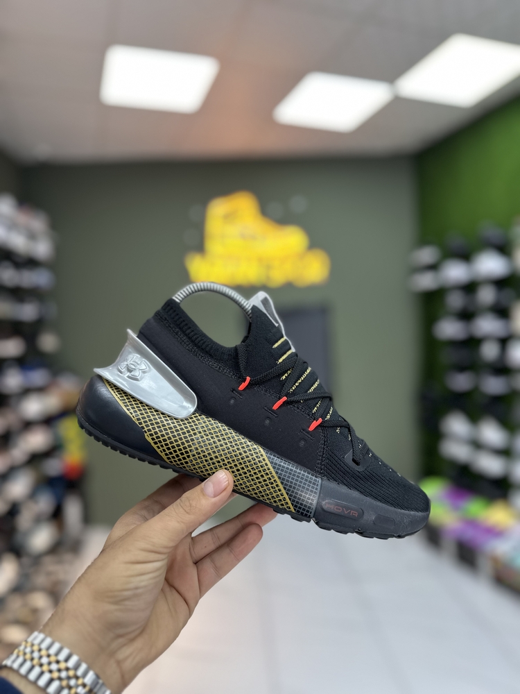 UNDER ARMOUR