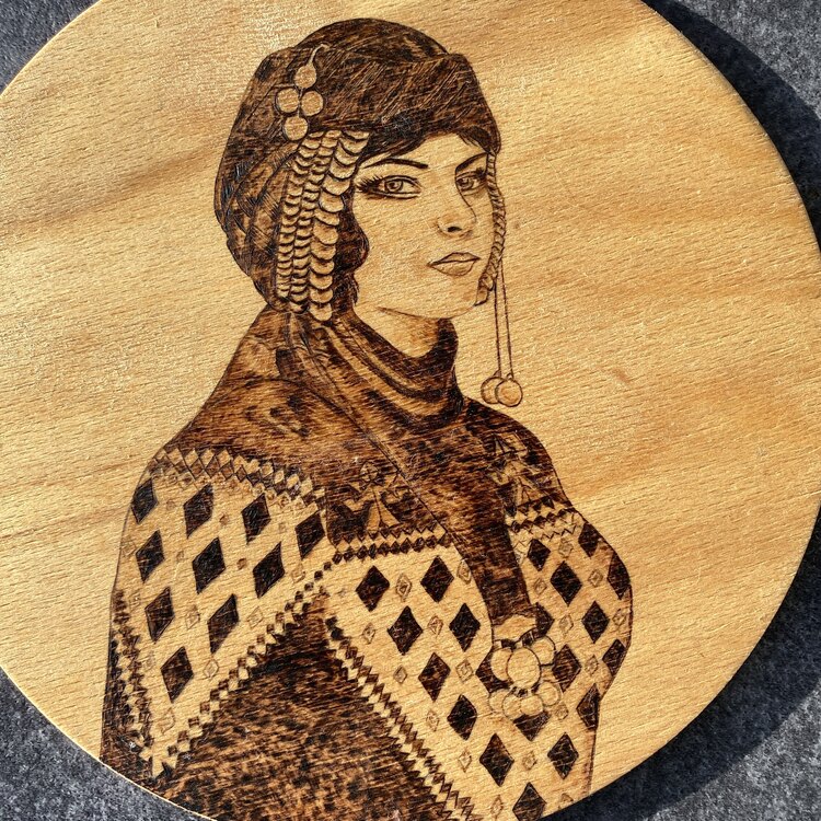 Folklorik Kadın