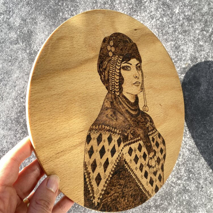 Folklorik Kadın