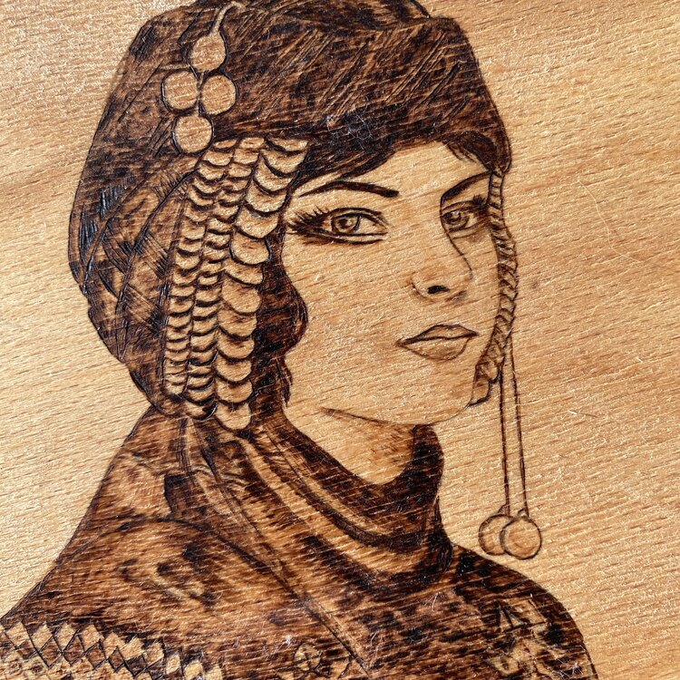 Folklorik Kadın