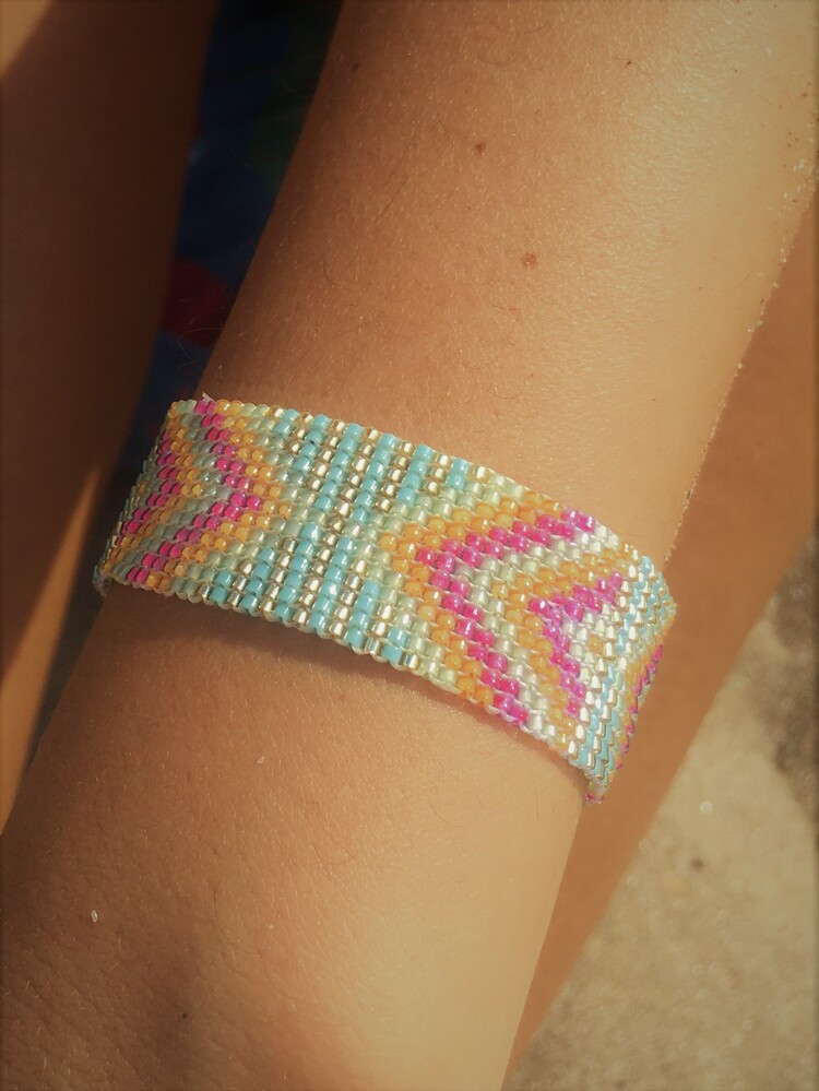 Island color bracelet