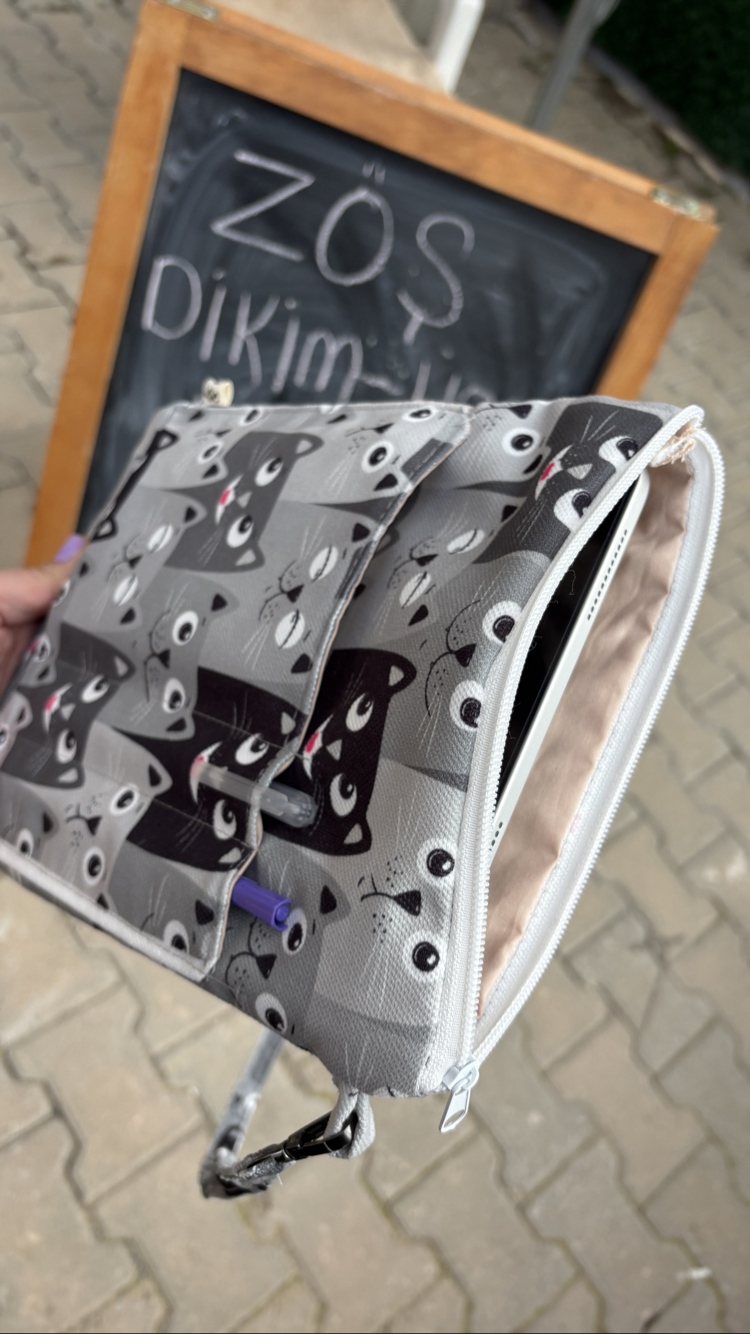 Kedi Desenli Askılı Tablet Çantası