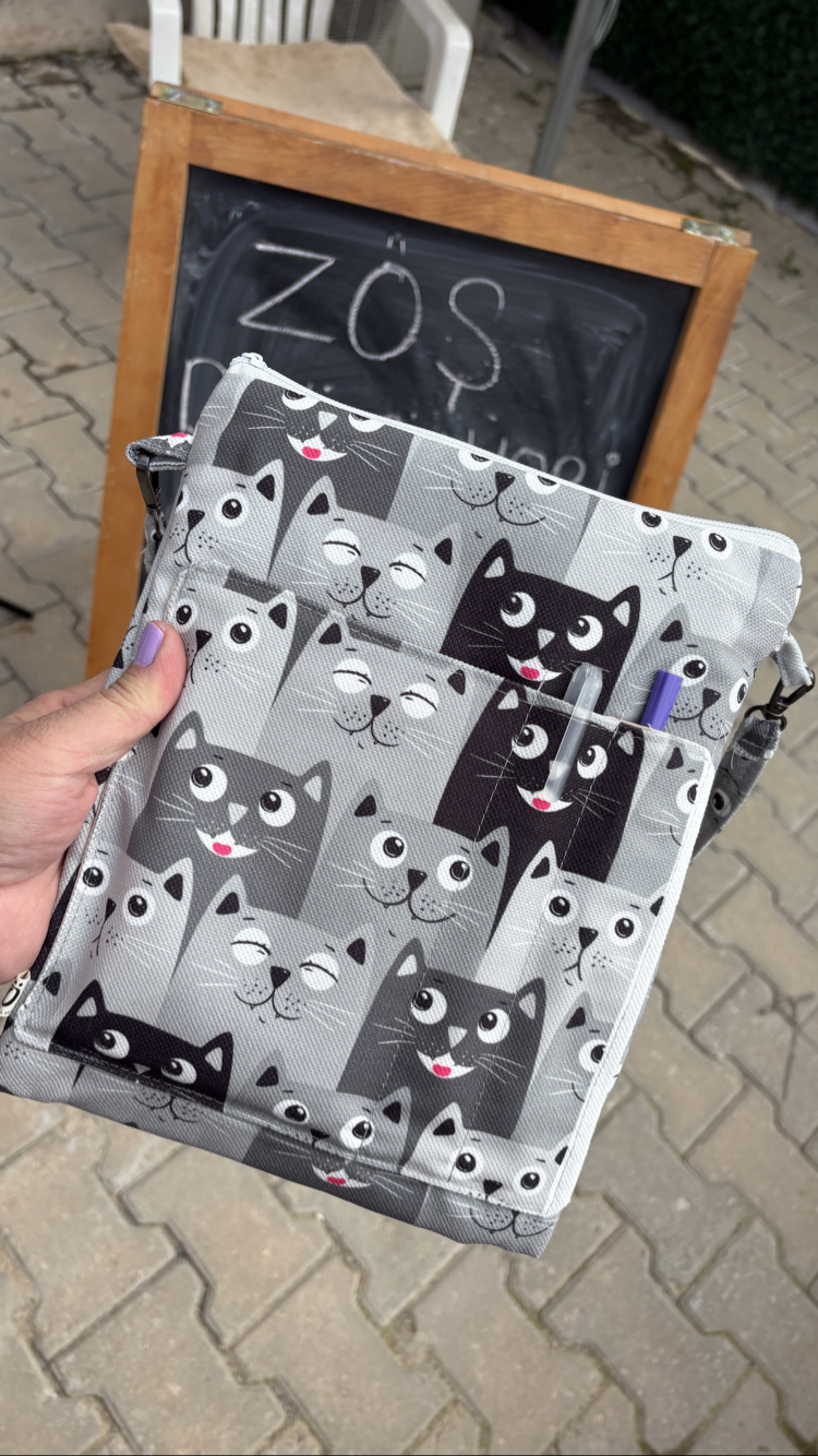 Kedi Desenli Askılı Tablet Çantası
