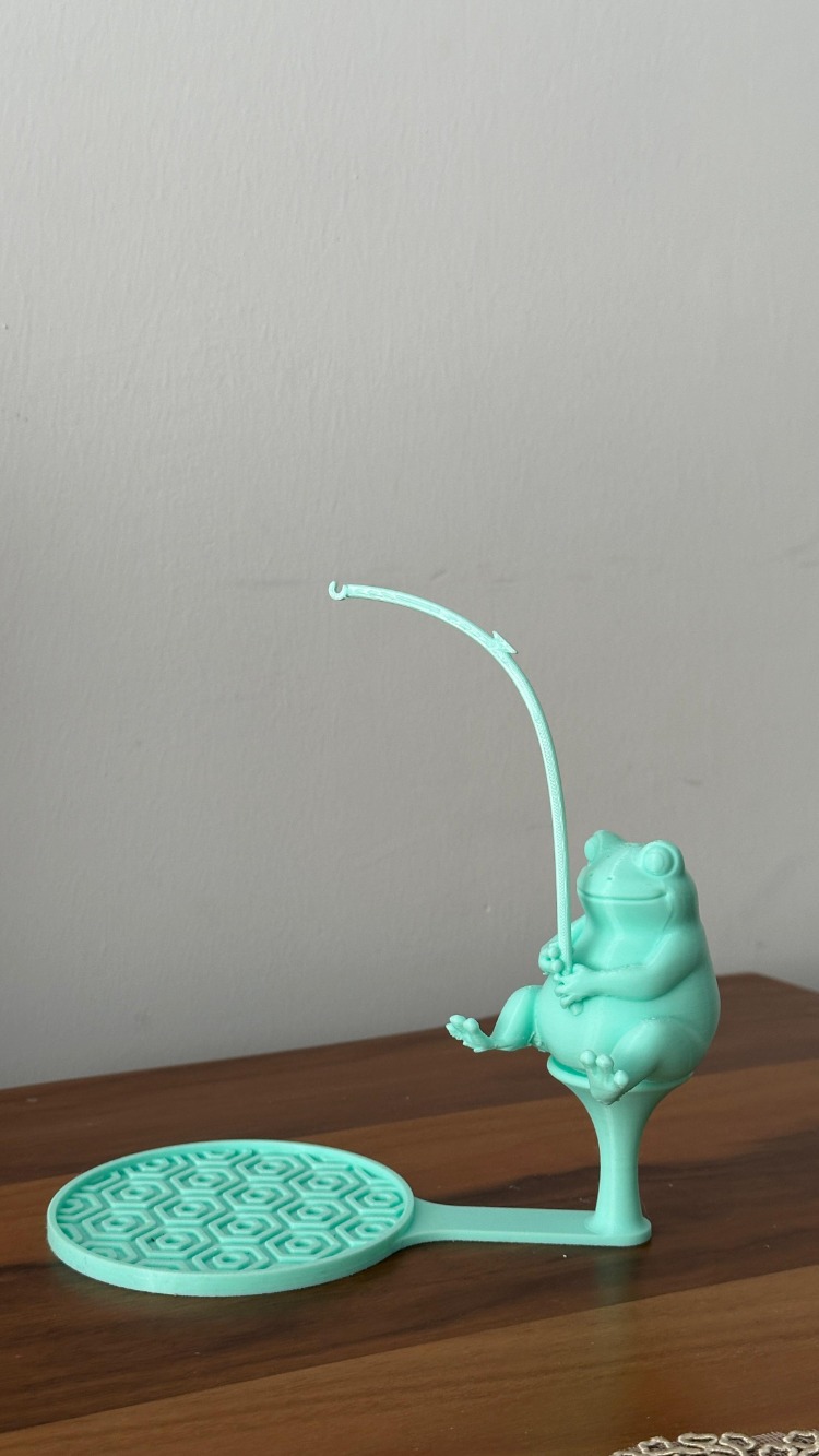 Dekoratif 3D Çay Demleme Aparatı: Oltalı Kurbağa Bardak Altlığı