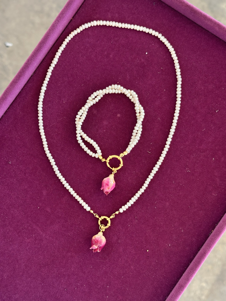 Gül Charmlı Kolye & Bileklik Set