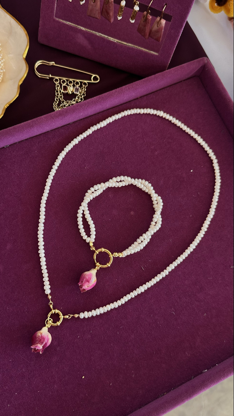 Gül Charmlı Kolye & Bileklik Set