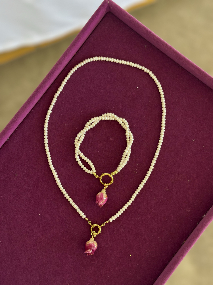 Gül Charmlı Kolye & Bileklik Set