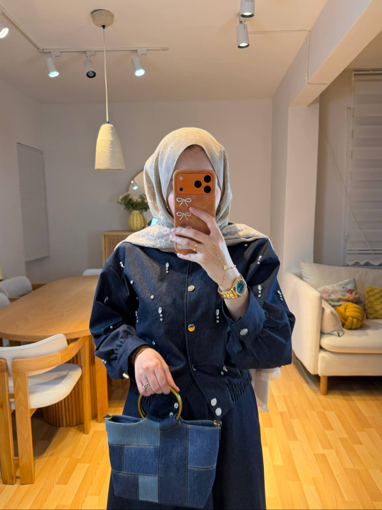 Taş Detaylı Lacivert Takım