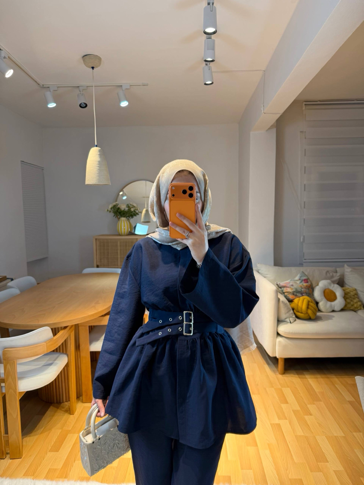 Kemer Detaylı Lacivert Takım