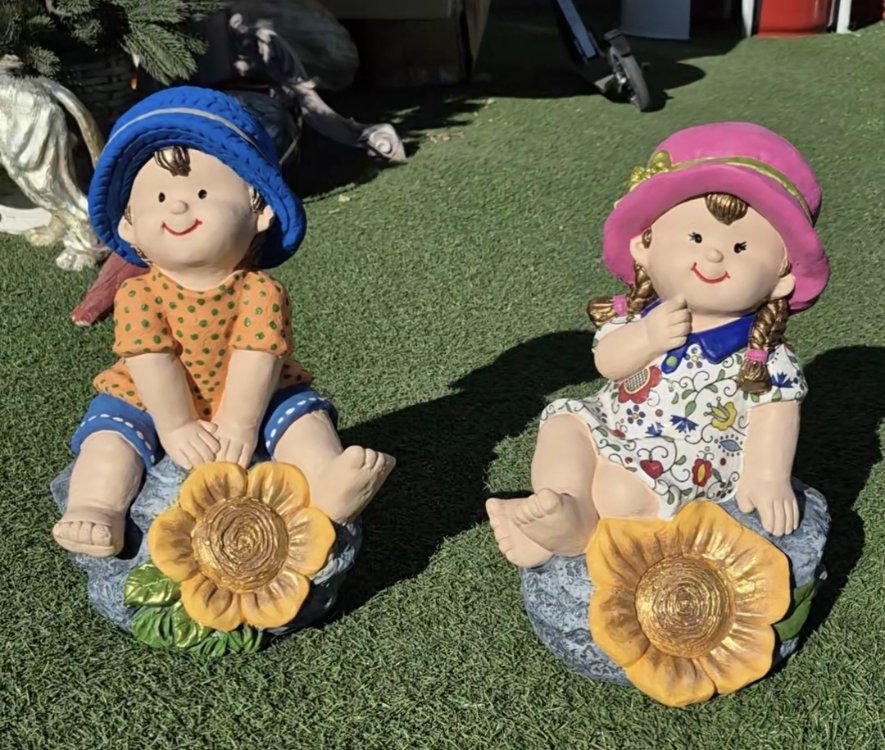 Papatyalı ikili sevimli kardeş